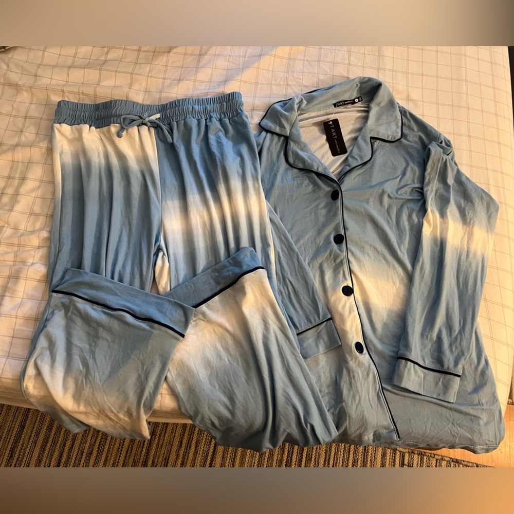 Tart NWT blue and white pajamas size large